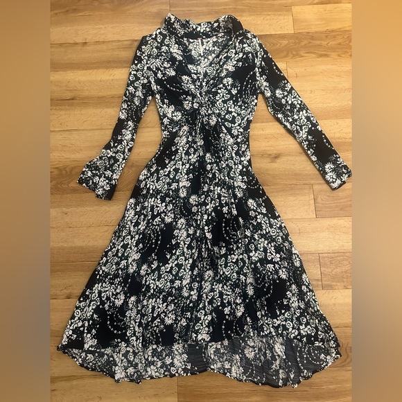 Free People Dresses & Skirts - Free People Black and White Floral Long Sleeve Dress very flattering